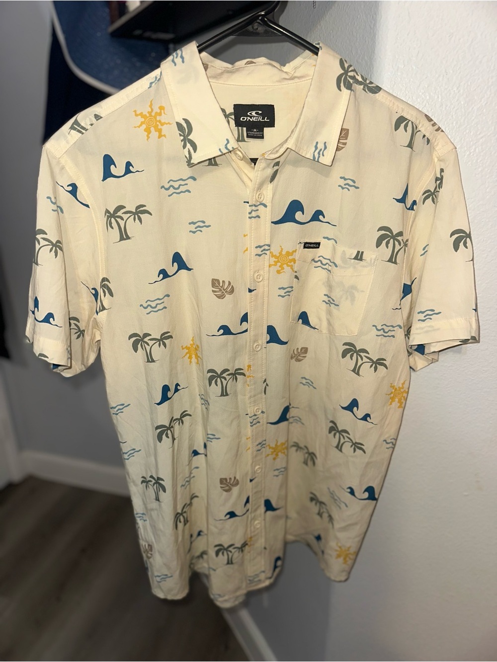 O'Neill Men's Cream Short-Sleeve Tropical Button-Down with Blue Wave Print